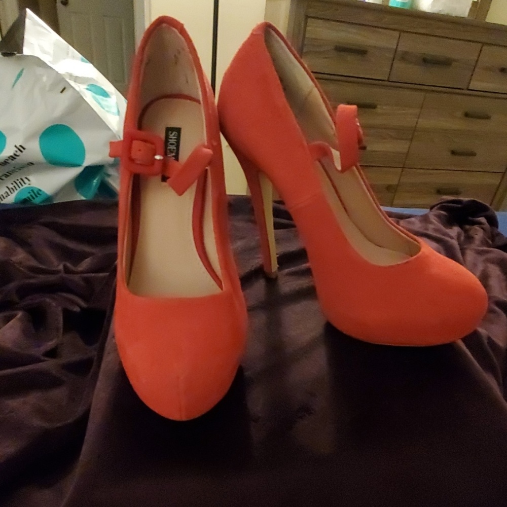 Never worn Red ShoeMint platform heels, sz 7.5!